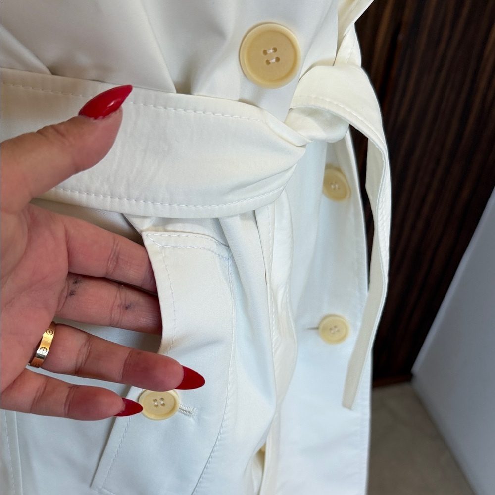 Women's Classic White Trench Coat - Picture 4 of 8